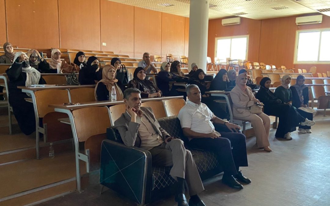 ندوة علمية في كلية التربية تناقش مخاطر التلوث البلاستيكي على الإنسان والبيئة البحرية