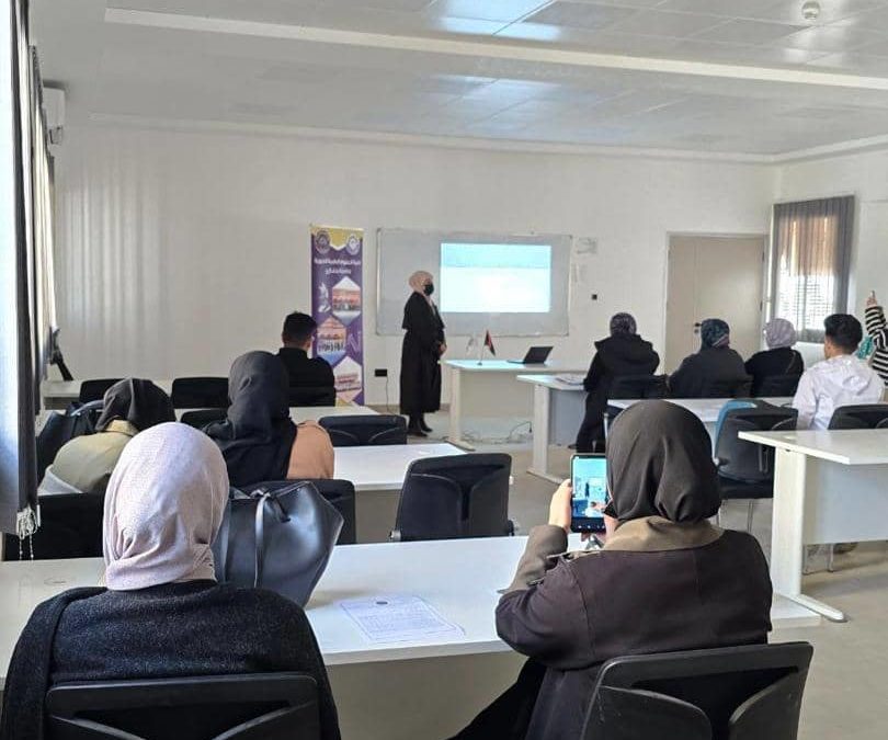 محاضرة علمية حول ثورة الذكاء الاصطناعي لتعزيز جودة البحث الأكاديمي بكلية التربية – بنغازي