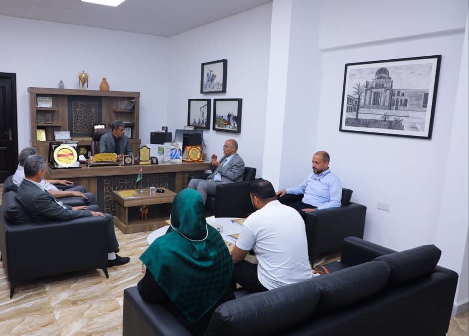 كلية التربية بجامعة بنغازي تستقبل فريق التدقيق التابع للمركز الوطني لضمان الجودة والاعتماد