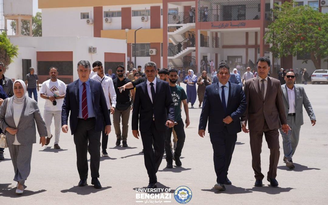 كلية التربية تفتتح المعرض السنوي الثاني للإبداع العلمي والفني بمشاركة واسعة من الأقسام العلمية